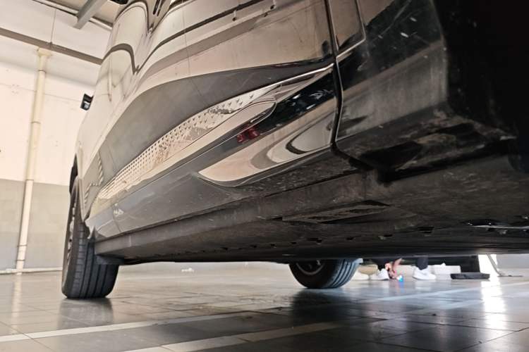 Used Hongqi Tiangong 08 2025 730 Max Rear-Drive Version Right Side Sill