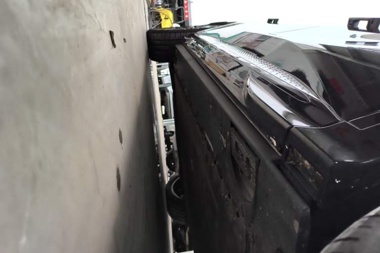 Used Hongqi Tiangong 08 2025 565 Four-Wheel Drive Smart Selection Edition Right Side Sill