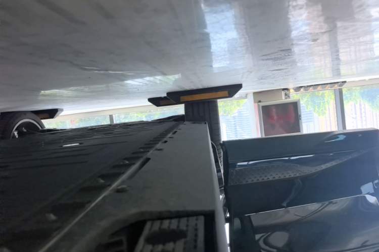 Used Hongqi Tiangong 08 2025 680 Ultra Four-Wheel-Drive Version Right Side Sill