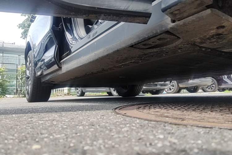 Used Hongqi Tiangong 08 2025 680 Ultra Four-Wheel-Drive Version Right Side Sill
