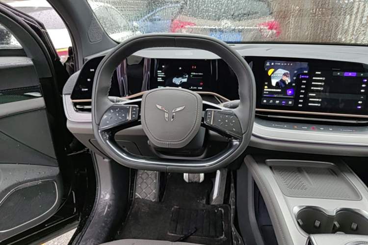 Used Hongqi Tiangong 08 2025 730 Max Rear-Drive Version Steering Wheel