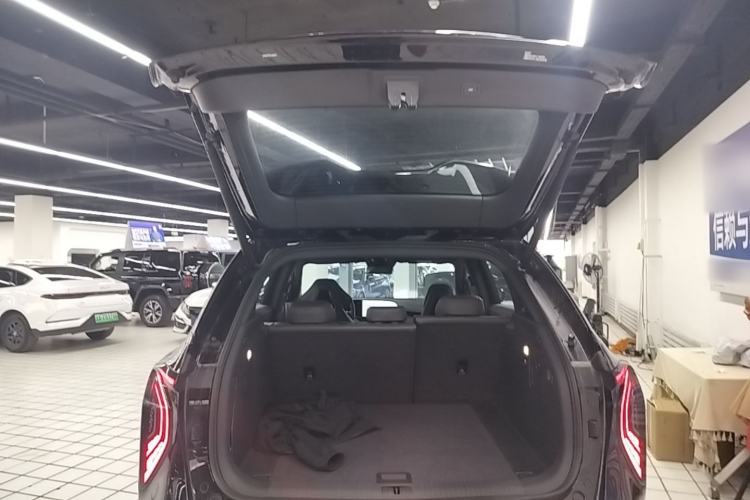 Used Hongqi Tiangong 08 2025 680 Ultra Four-Wheel-Drive Version Trunk