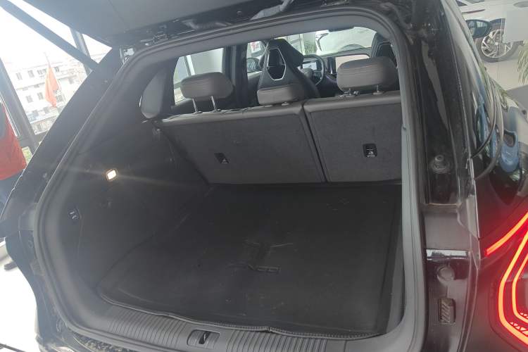 Used Hongqi Tiangong 08 2025 680 Ultra Four-Wheel-Drive Version Trunk