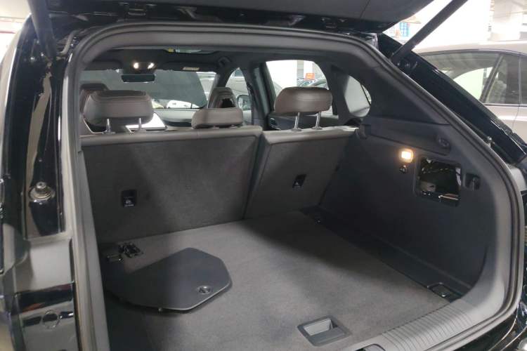 Used Hongqi Tiangong 08 2025 680 Ultra Four-Wheel-Drive Version Trunk