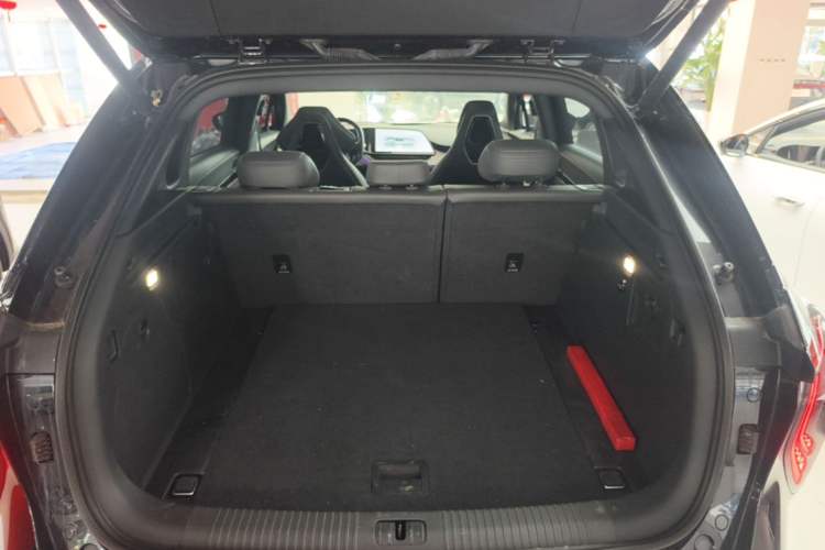 Used Hongqi Tiangong 08 2025 680 Ultra Four-Wheel-Drive Version Trunk