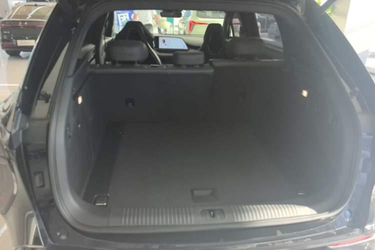 Used Hongqi Tiangong 08 2025 680 Ultra Four-Wheel-Drive Version Trunk
