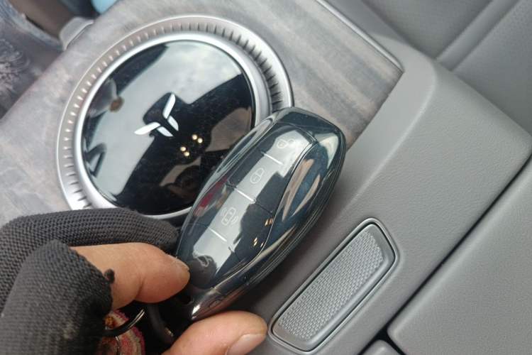 Used Hongqi Tiangong 08 2025 680 Ultra Four-Wheel-Drive Version Vehicle Key