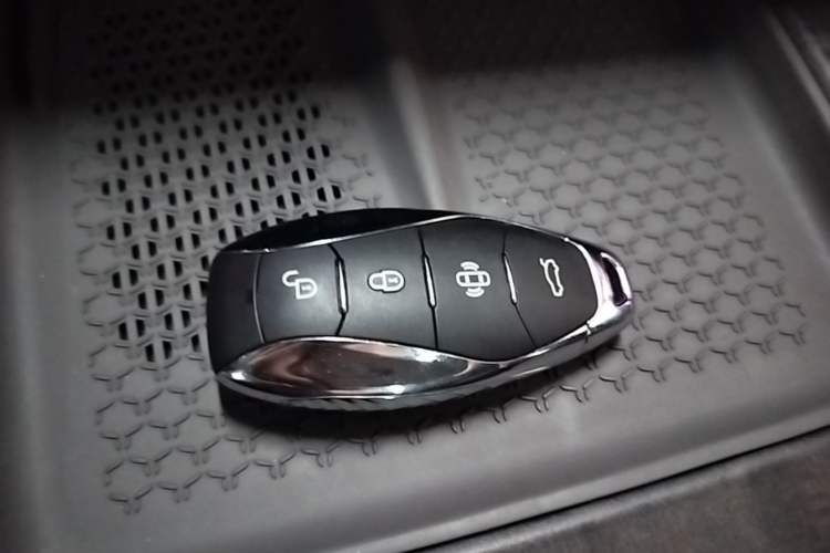 Used Hongqi Tiangong 08 2025 680 Ultra Four-Wheel-Drive Version Vehicle Key
