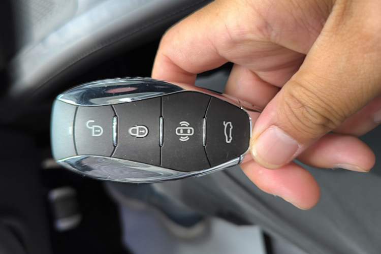 Used Hongqi Tiangong 08 2025 565 Four-Wheel Drive Smart Selection Edition Vehicle Key