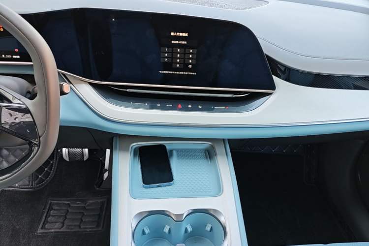 Used Hongqi Tiangong 08 2025 730 Max Rear-Drive Version Audio And AC Panel