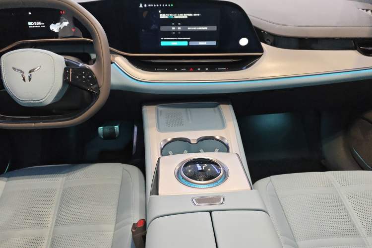 Used Hongqi Tiangong 08 2025 Model 110kWh Custom Edition Audio And AC Panel