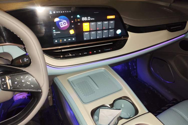 Used Hongqi Tiangong 08 2025 730 Max Rear-Drive Version Audio And AC Panel