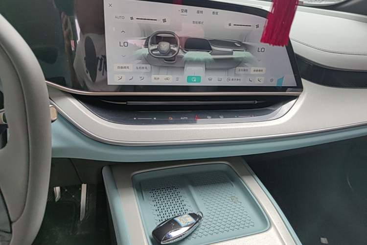 Used Hongqi Tiangong 08 2025 730 Max Rear-Drive Version Audio And AC Panel