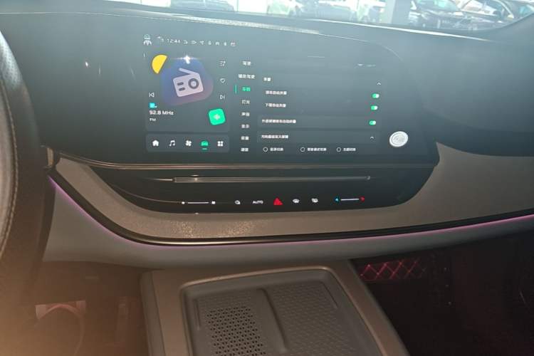 Used Hongqi Tiangong 08 2025 730 Max Rear-Drive Version Audio And AC Panel