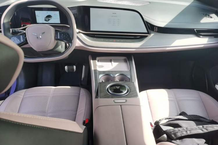 Used Hongqi Tiangong 08 2025 680 All-Wheel Drive Smart Selection Edition Center Console