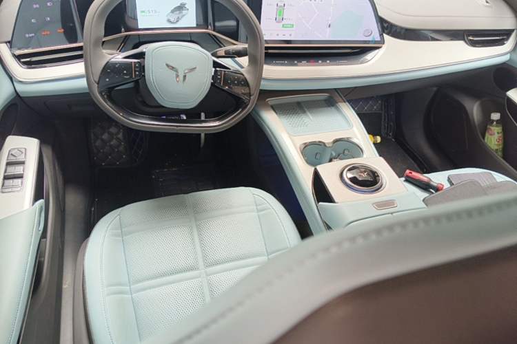Used Hongqi Tiangong 08 2025 730 Max Rear-Drive Version Center Console