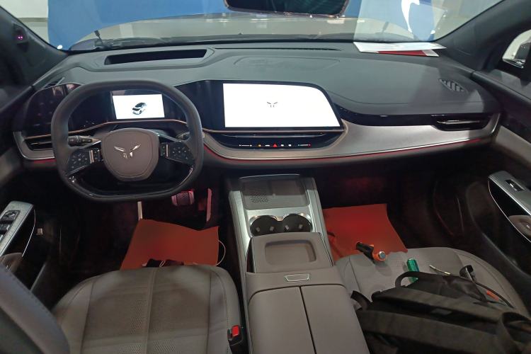 Used Hongqi Tiangong 08 2025 605 Max Rear-Drive Version Center Console