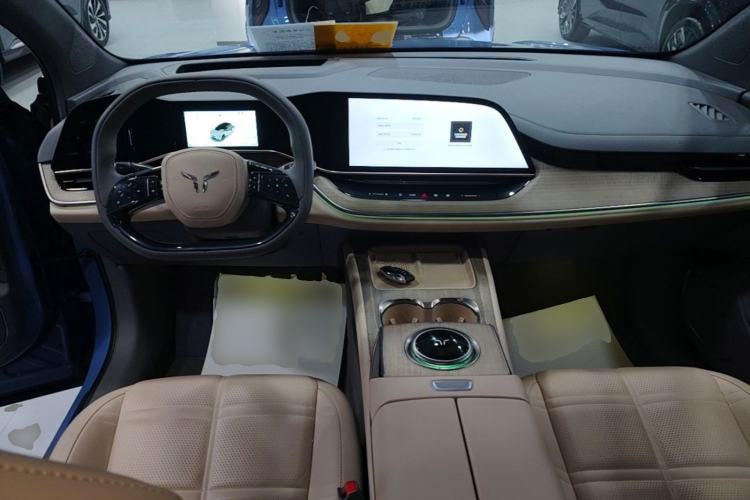 Used Hongqi Tiangong 08 2025 680 Ultra Four-Wheel-Drive Version Center Console