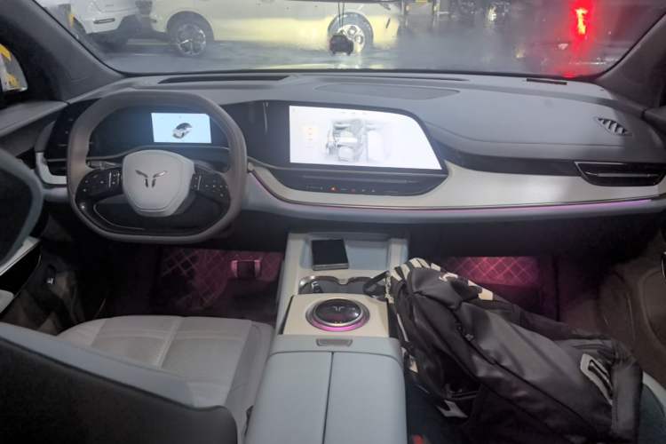 Used Hongqi Tiangong 08 2025 730 Max Rear-Drive Version Center Console