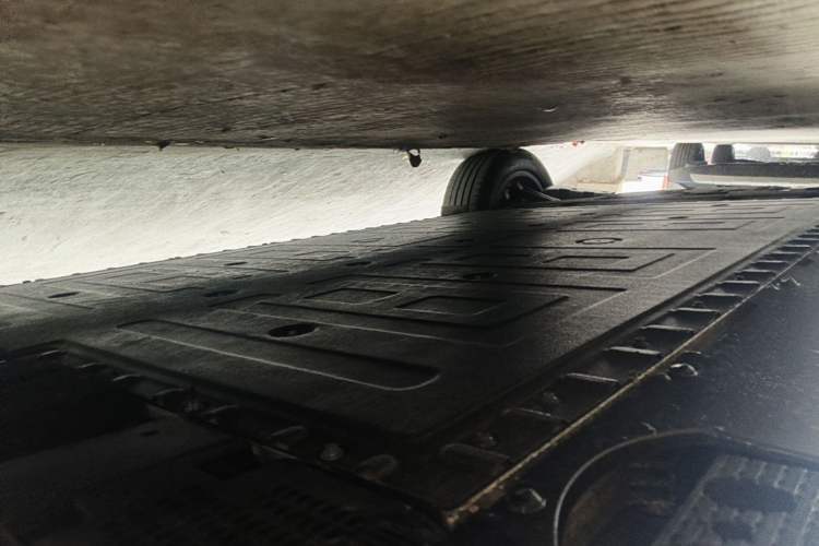 Used Hongqi Tiangong 08  Chassis Front Right