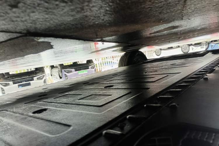 Used Hongqi Tiangong 08  Chassis Rear Left