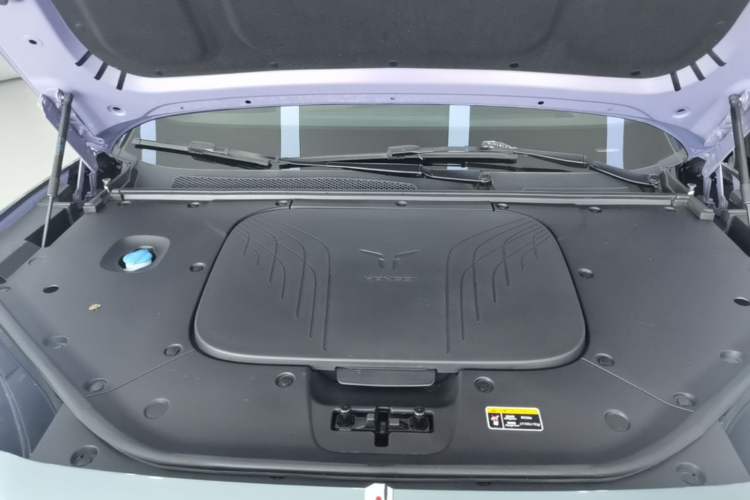 Used Hongqi Tiangong 08 2025 680 Ultra Four-Wheel-Drive Version Engine Bay
