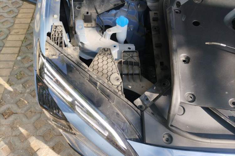Used Hongqi Tiangong 08 2025 730 Max Rear-Drive Version Engine Bay Right
