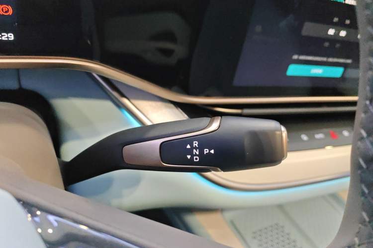 Used Hongqi Tiangong 08 2025 Model 110kWh Custom Edition Gear Lever