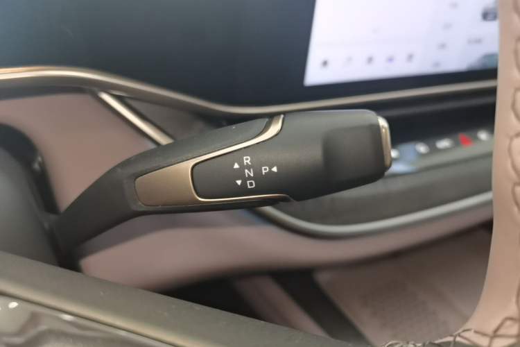 Used Hongqi Tiangong 08 2025 680 Ultra Four-Wheel-Drive Version Gear Lever