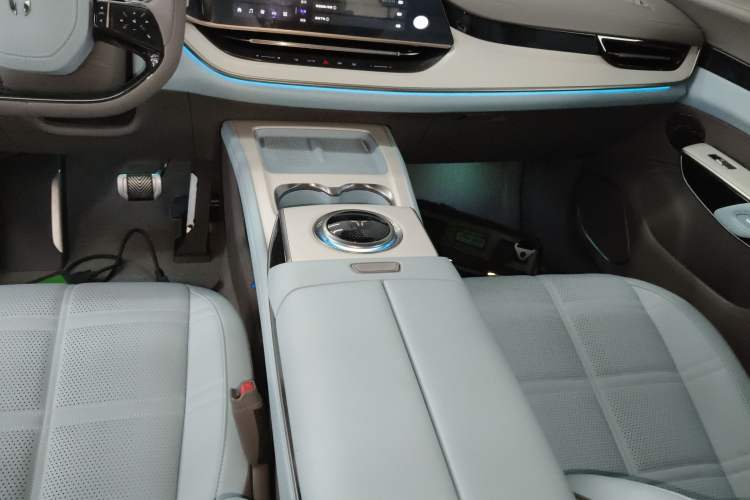 Used Hongqi Tiangong 08 2025 730 Max Rear-Drive Version Gear Lever