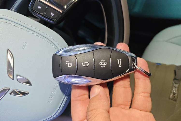 Used Hongqi Tiangong 08 2025 Model 110kWh Custom Edition Interior 1
