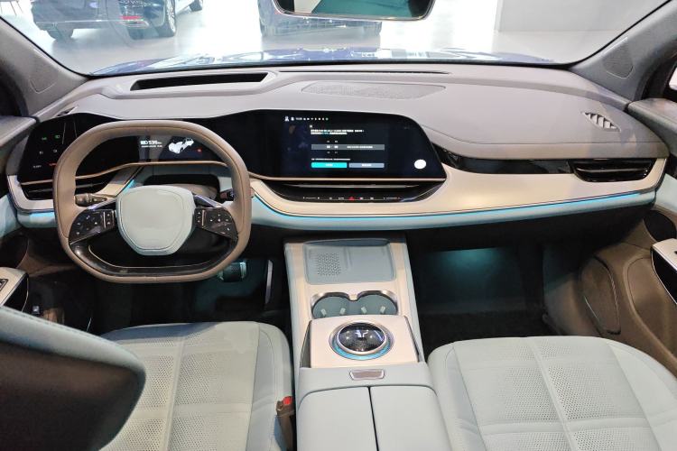 Used Hongqi Tiangong 08 2025 Model 110kWh Custom Edition Interior 2