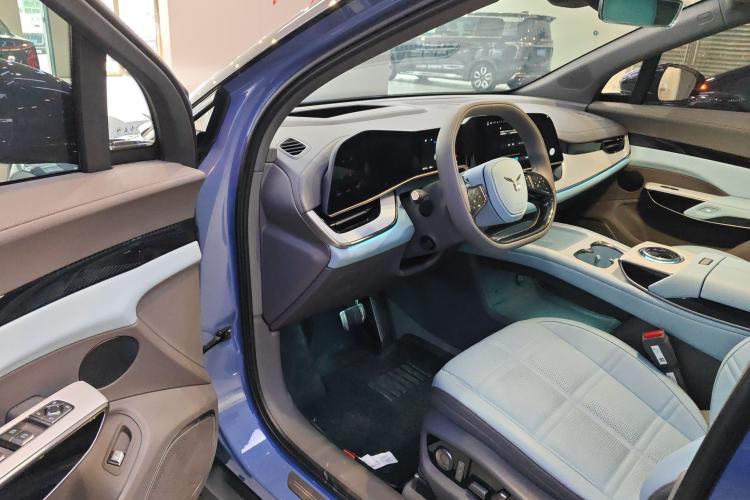 Used Hongqi Tiangong 08 2025 Model 110kWh Custom Edition Interior 3