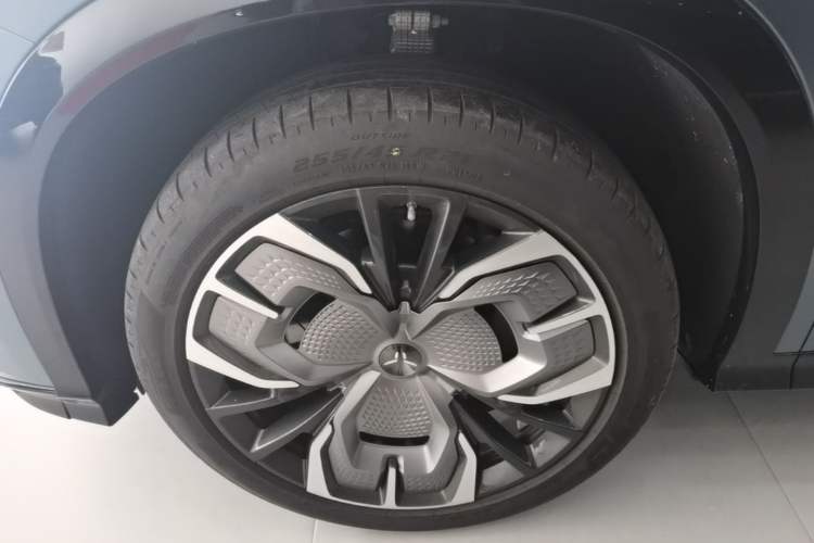 Used Hongqi Tiangong 08 2025 680 Ultra Four-Wheel-Drive Version Left Front Wheel Hub