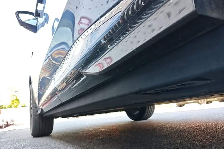 Used Hongqi Tiangong 08 2025 730 Max Rear-Drive Version Left Side Sill