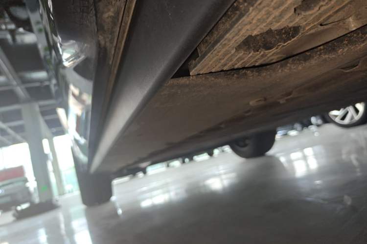 Used Hongqi Tiangong 08 2025 730 Max Rear-Drive Version Left Side Sill