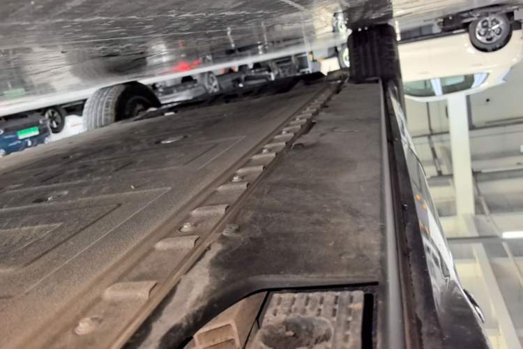 Used Hongqi Tiangong 08 2025 730 Max Rear-Drive Version Left Side Sill