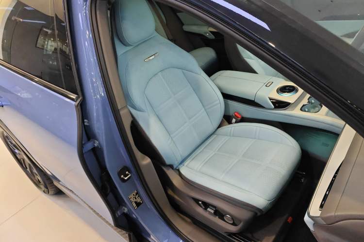 Used Hongqi Tiangong 08 2025 Model 110kWh Custom Edition Right Front Seat