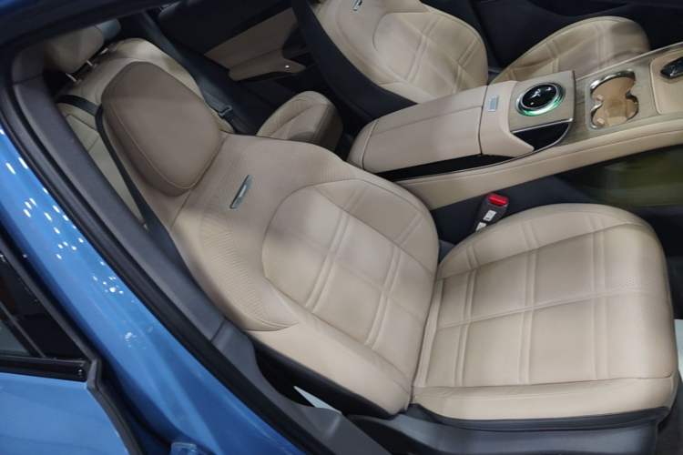 Used Hongqi Tiangong 08 2025 680 Ultra Four-Wheel-Drive Version Right Front Seat
