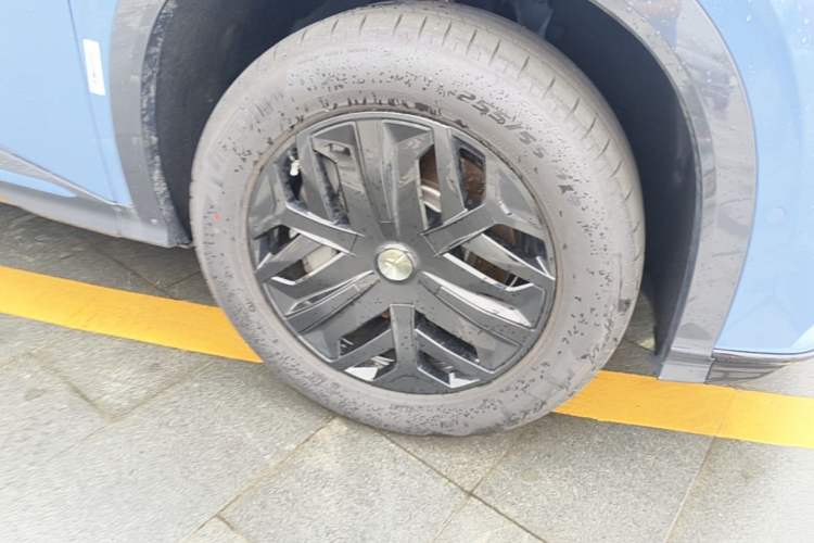 Used Hongqi Tiangong 08  Right Front Wheel Hub