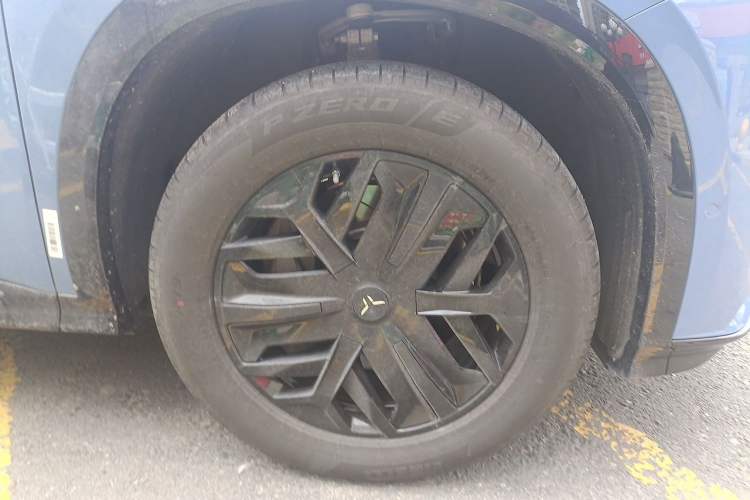 Used Hongqi Tiangong 08 2025 730 Max Rear-Drive Version Right Front Wheel Hub