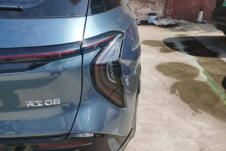 Used Hongqi Tiangong 08 2025 680 All-Wheel Drive Smart Selection Edition Right Rear Taillight