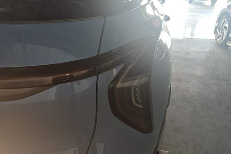 Used Hongqi Tiangong 08 2025 730 Max Rear-Drive Version Right Rear Taillight