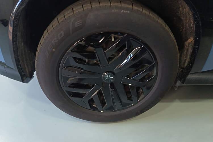 Used Hongqi Tiangong 08 2025 605 Max Rear-Drive Version Right Rear Wheel Hub