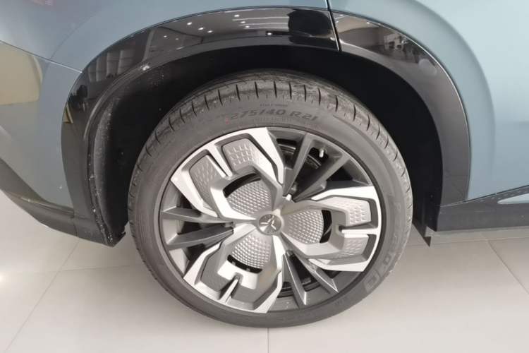 Used Hongqi Tiangong 08 2025 680 Ultra Four-Wheel-Drive Version Right Rear Wheel Hub