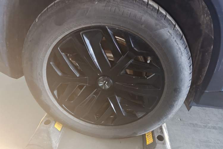 Used Hongqi Tiangong 08 2025 730 Max Rear-Drive Version Right Rear Wheel Hub