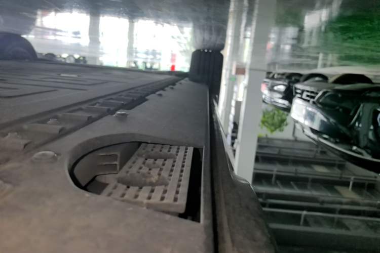 Used Hongqi Tiangong 08 2025 730 Max Rear-Drive Version Right Side Sill