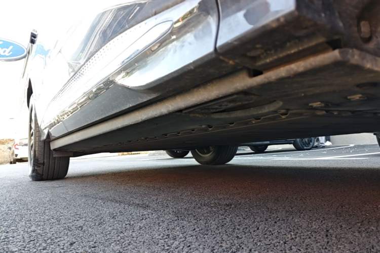 Used Hongqi Tiangong 08 2025 730 Max Rear-Drive Version Right Side Sill