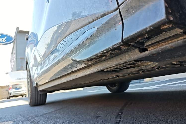 Used Hongqi Tiangong 08 2025 730 Max Rear-Drive Version Right Side Sill