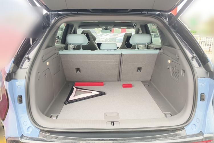 Used Hongqi Tiangong 08  Trunk